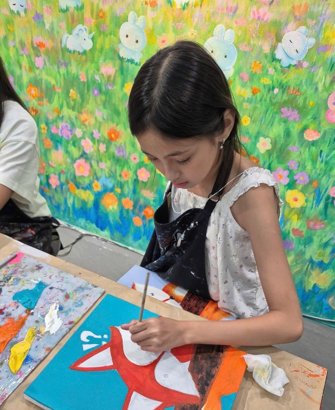 Ái nữ Hoa hậu Hà Kiều Anh học nghi lễ giao tiếp từ nhỏ: Một kỹ năng tưởng chỉ dành cho con nhà giàu nhưng trẻ nào cũng cần - Ảnh 7.