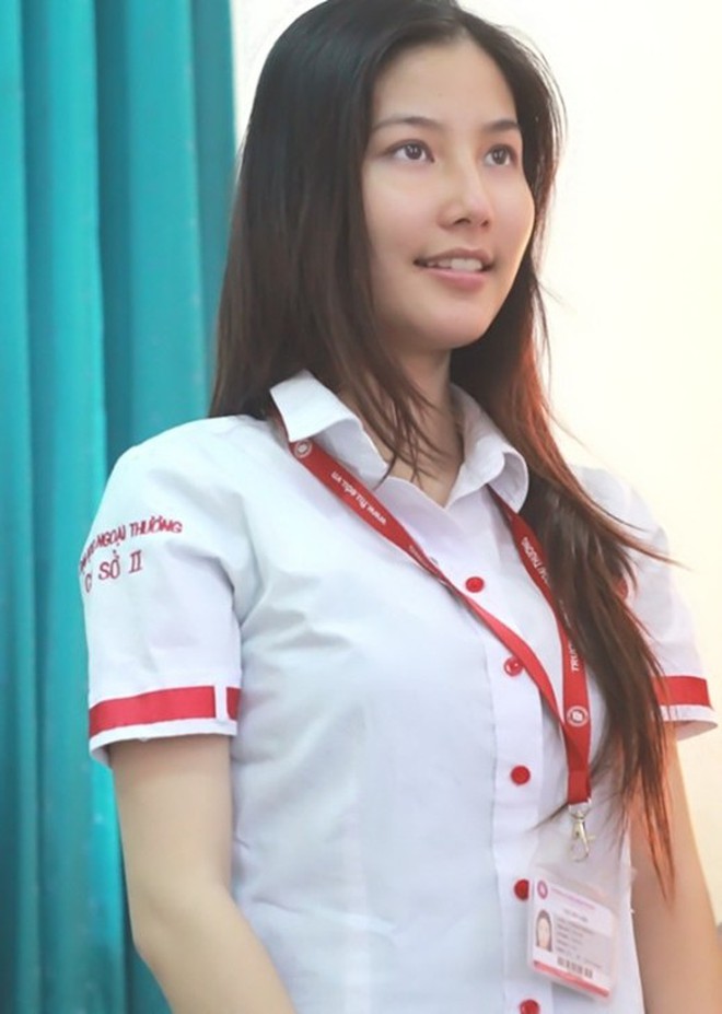 Hot girl Ngoại thương giờ làm dâu gia tộc kín tiếng, vừa cưới được nhà chồng tặng biệt thự có cả hầm rượu - Ảnh 1.