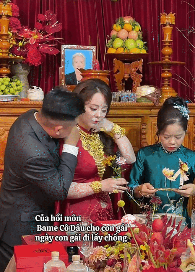 Đ&aacute;m cưới của cậu cả Bến Tre: Biệt phủ tr&aacute;ng lệ như l&acirc;u đ&agrave;i, khoảnh khắc c&ocirc; d&acirc;u bước v&agrave;o c&aacute;nh cổng h&agrave;o m&ocirc;n hot rần rần MXH - Ảnh 12.