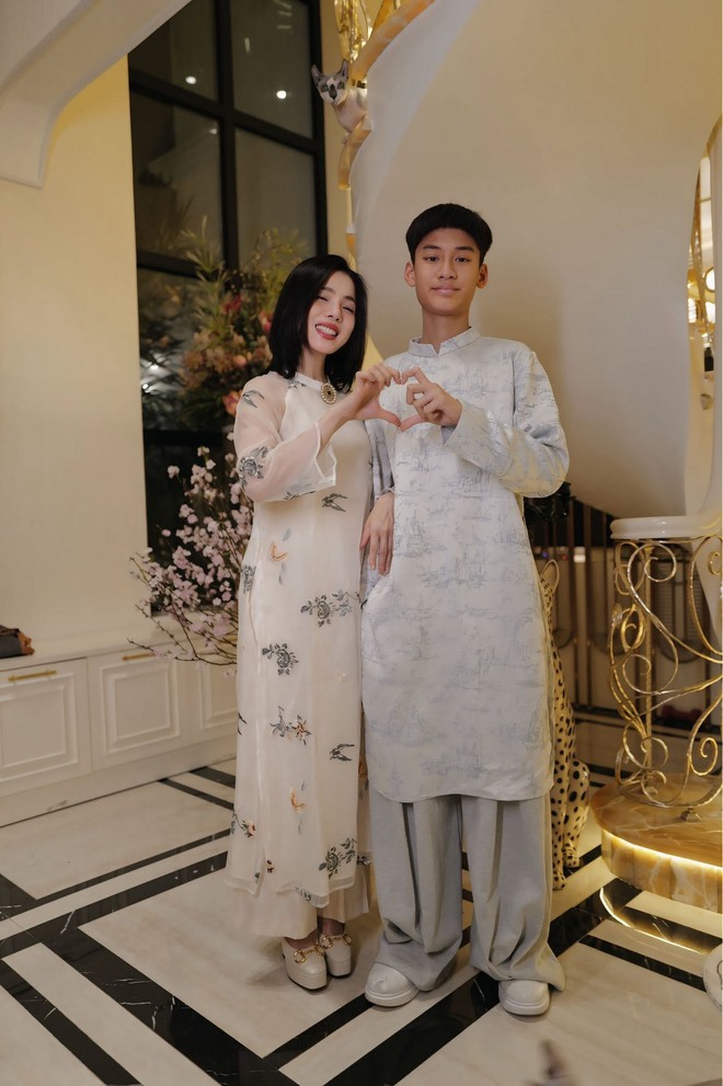 Con trai 15 tuổi điển trai như t&agrave;i tử, cao hơn mẹ 1 c&aacute;i đầu, Lệ Quy&ecirc;n chỉ mong &ldquo;mẹ được l&agrave; người bạn th&acirc;n nhất của con&rdquo; - Ảnh 3.