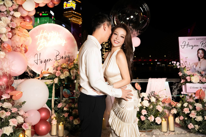 Huyền Baby lần đầu đ&aacute;p trả về cuộc sống thật ph&iacute;a sau c&aacute;nh cổng biệt thự 100 tỷ - Ảnh 1.
