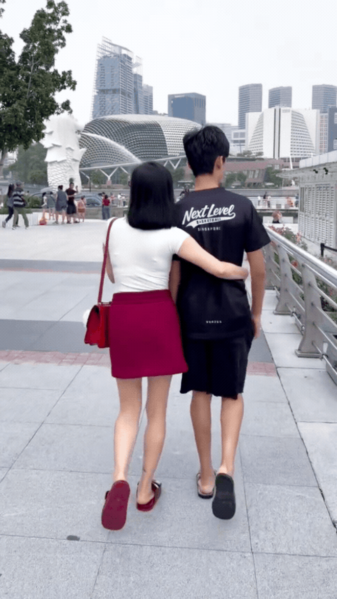 Con trai 15 tuổi điển trai như t&agrave;i tử, cao hơn mẹ 1 c&aacute;i đầu, Lệ Quy&ecirc;n chỉ mong &ldquo;mẹ được l&agrave; người bạn th&acirc;n nhất của con&rdquo; - Ảnh 1.