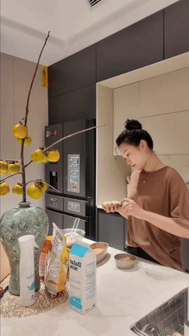 M&acirc;m cơm nh&agrave; của Đo&agrave;n Văn Hậu v&agrave; Do&atilde;n Hải My trong biệt thự chục tỷ - Ảnh 14.