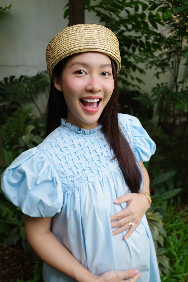 Khéo chăm vợ bầu như Nhan Phúc Vinh, tặng loạt quà tiền tỷ, chẳng ngại lăn xả để vợ có ảnh đẹp - Ảnh 2.