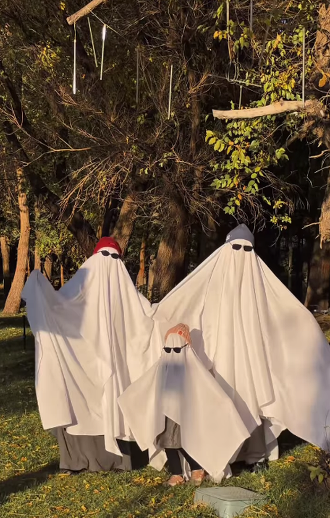 Hội nh&agrave; gi&agrave;u v&agrave; giới hot girl, TikToker đ&atilde; quẩy Halloween tưng bừng: Ai cũng h&oacute;a trang đỉnh, chấm 10 điểm mỏi tay - Ảnh 2.