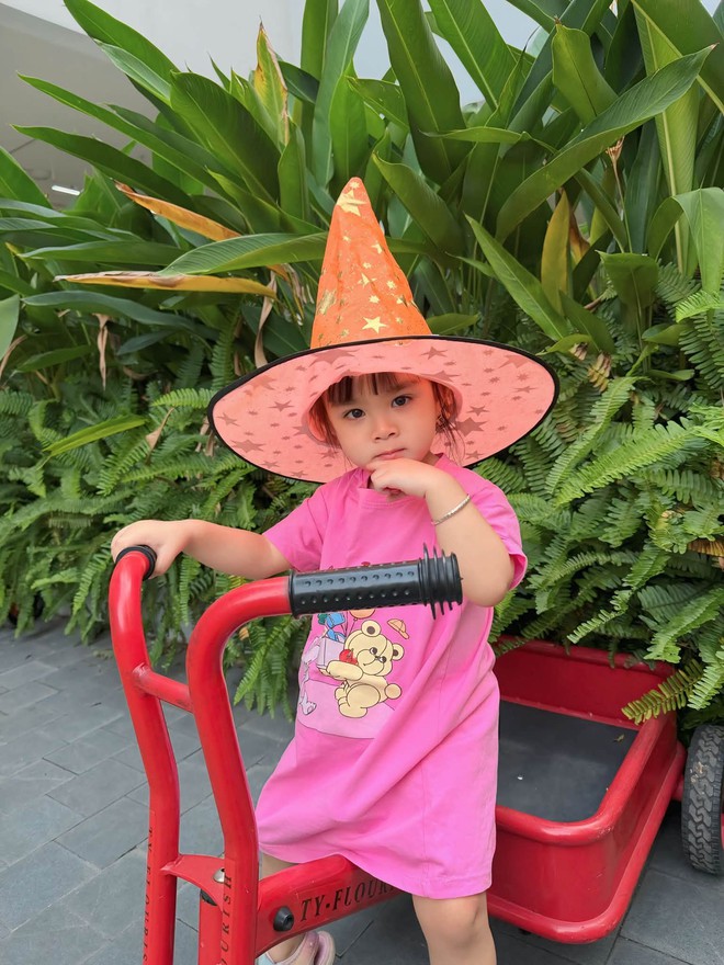 C&aacute;c nh&oacute;c tỳ nh&agrave; Cường Đ&ocirc; La, Đ&ocirc;ng Nhi, V&acirc;n Trang l&ecirc;n đồ mừng lễ Halloween- Ảnh 10.