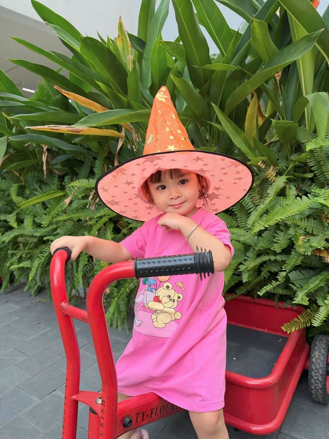 C&aacute;c nh&oacute;c tỳ nh&agrave; Cường Đ&ocirc; La, Đ&ocirc;ng Nhi, V&acirc;n Trang l&ecirc;n đồ mừng lễ Halloween- Ảnh 12.