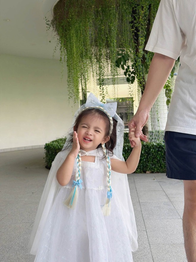 C&aacute;c nh&oacute;c tỳ nh&agrave; Cường Đ&ocirc; La, Đ&ocirc;ng Nhi, V&acirc;n Trang l&ecirc;n đồ mừng lễ Halloween- Ảnh 6.
