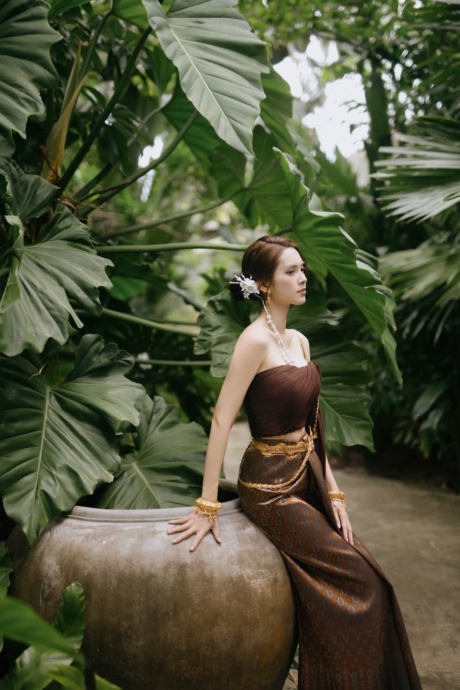 Mẹ đơn th&acirc;n Ph&uacute; Thọ lấy chồng thiếu gia: Sống trong resort ngh&igrave;n tỷ nhưng kh&ocirc;ng khoe đồng hồ, xe sang m&agrave; lại say sưa review ph&acirc;n b&oacute;n- Ảnh 2.