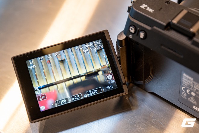 Cận cảnh Nikon Z5IIC: Khi chữ C bị gọi vui l&agrave; &ldquo;Cắt&rdquo;, liệu đ&acirc;y c&oacute; phải một chiếc full-frame đ&aacute;ng mua? - Ảnh 4.