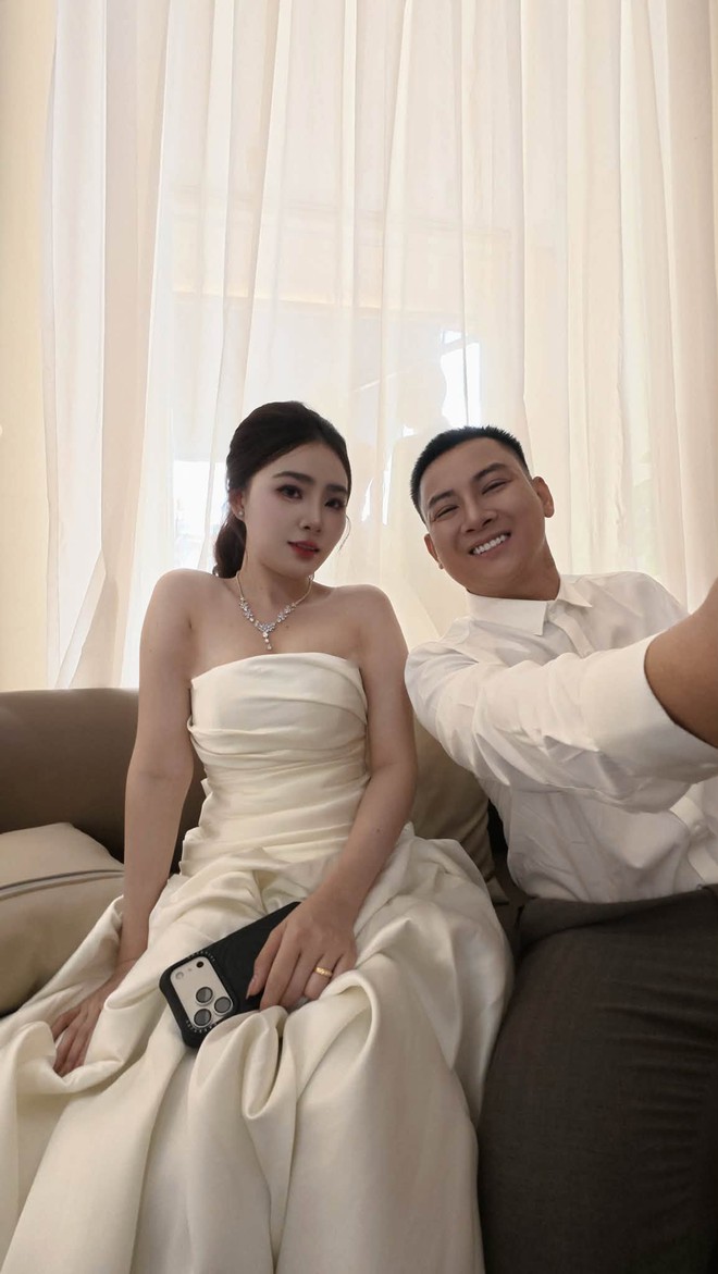 Biểu cảm lạ của Ngọc Trinh trong đám cưới với Hoài Lâm - Ảnh 5.