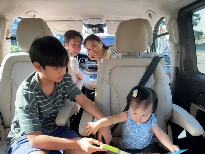 Đ&agrave;m Thu Trang bận đi sắm đồ nội thất, Cường Đ&ocirc; La tr&ocirc;ng con đ&uacute;ng chuẩn nh&agrave; gi&agrave;u, đưa con đi ngắm si&ecirc;u xe mới chịu- Ảnh 11.
