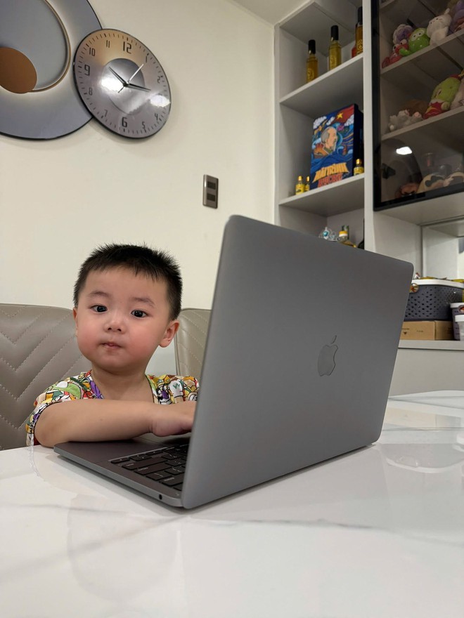 Quách Ngọc Tuyên cưới vợ kém 16 tuổi, con trai lên 3 tuổi điển trai, khôi ngô chuẩn điện ảnh - Ảnh 3.