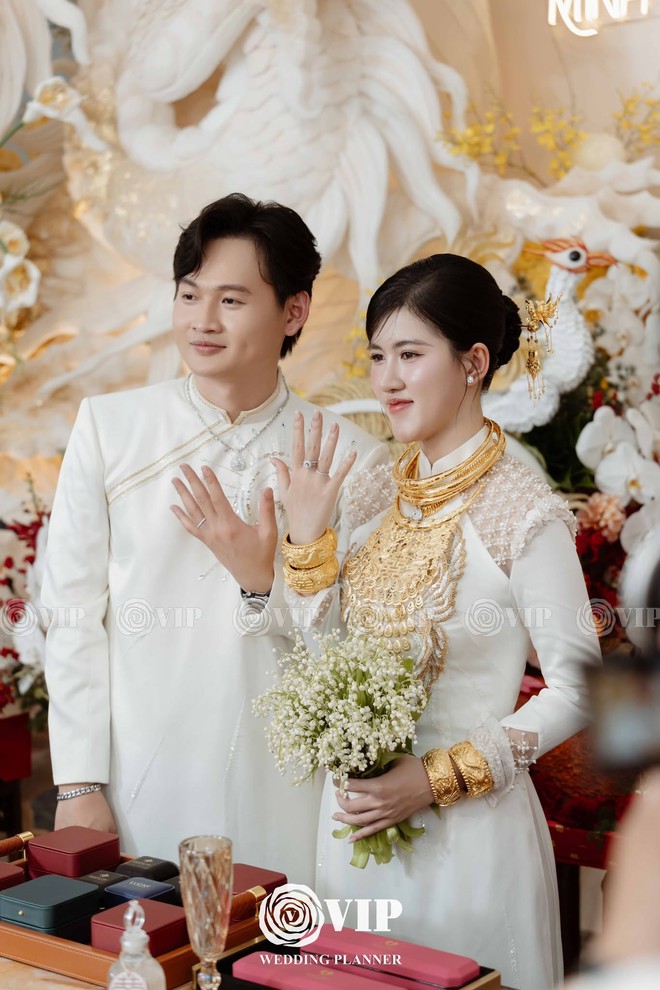 Đám cưới hào môn hot dần dần MXH: Thiếu gia ngành xăng dầu cưới ái nữ tiệm vàng- Ảnh 11.