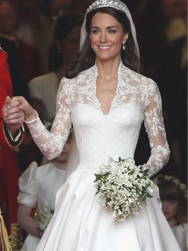 Ch&ugrave;m chu&ocirc;ng trắng b&eacute; x&iacute;u từng nằm trong b&oacute; hoa cưới của Grace Kelly lẫn Kate Middleton: Đ&oacute; l&agrave; lo&agrave;i hoa n&agrave;o? - Ảnh 6.