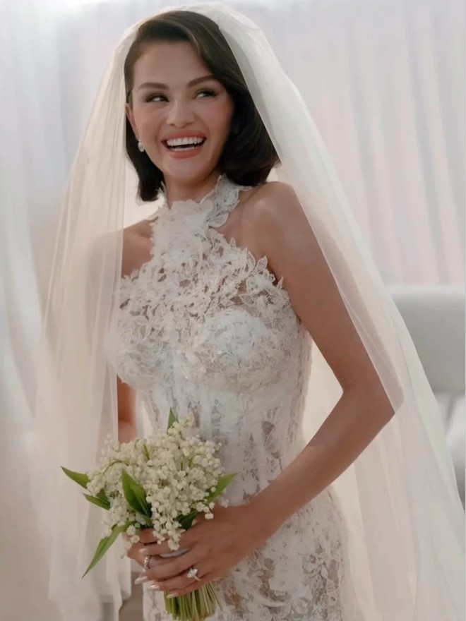 Ch&ugrave;m chu&ocirc;ng trắng b&eacute; x&iacute;u từng nằm trong b&oacute; hoa cưới của Grace Kelly lẫn Kate Middleton: Đ&oacute; l&agrave; lo&agrave;i hoa n&agrave;o? - Ảnh 9.