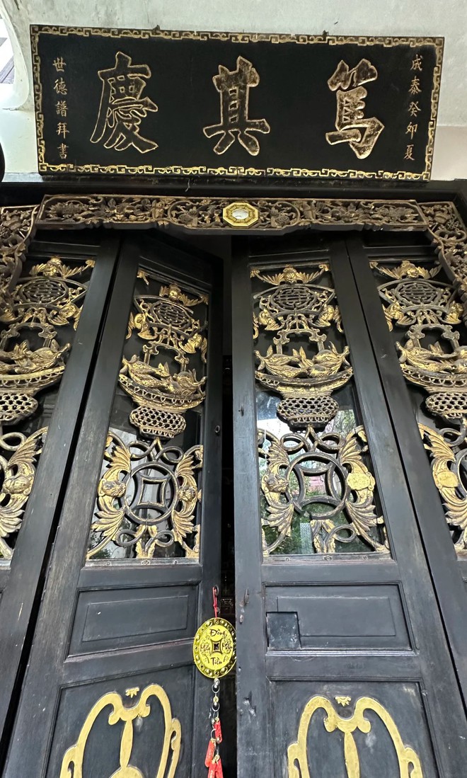 Qu&aacute;n c&agrave; ph&ecirc; &ldquo;ẩn m&igrave;nh&rdquo; giữa phố cổ H&agrave; Nội, bước qua một tiệm lụa mới thấy, kh&ocirc;ng gian đậm chất &Aacute; Đ&ocirc;ng khiến kh&aacute;ch Trung m&ecirc; mẩn- Ảnh 17.