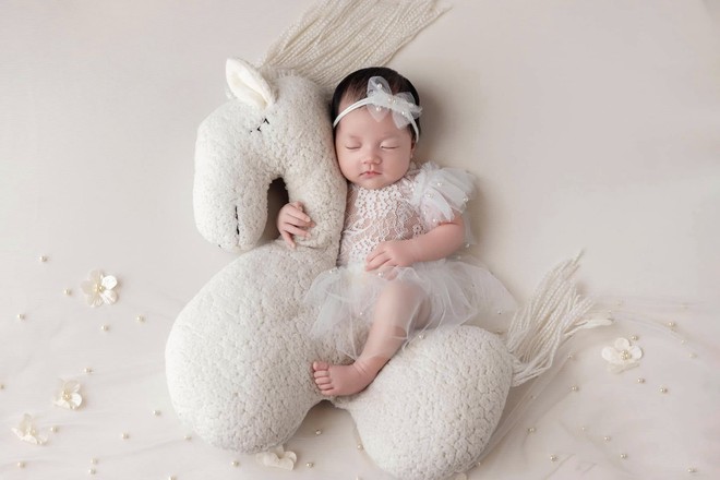 3 nh&oacute;c tỳ nh&agrave; Hoa hậu Đặng Thu Thảo sinh ra đ&atilde; ngậm th&igrave;a v&agrave;ng, visual đẹp như thi&ecirc;n thần - Ảnh 7.
