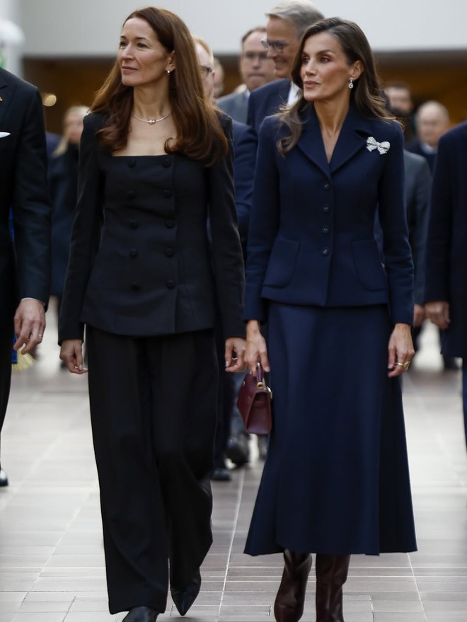 Sau tuổi 40, phụ nữ nên tránh 4 kiểu mặc này: Nhìn Vương hậu Letizia là hiểu ngay - Ảnh 5.