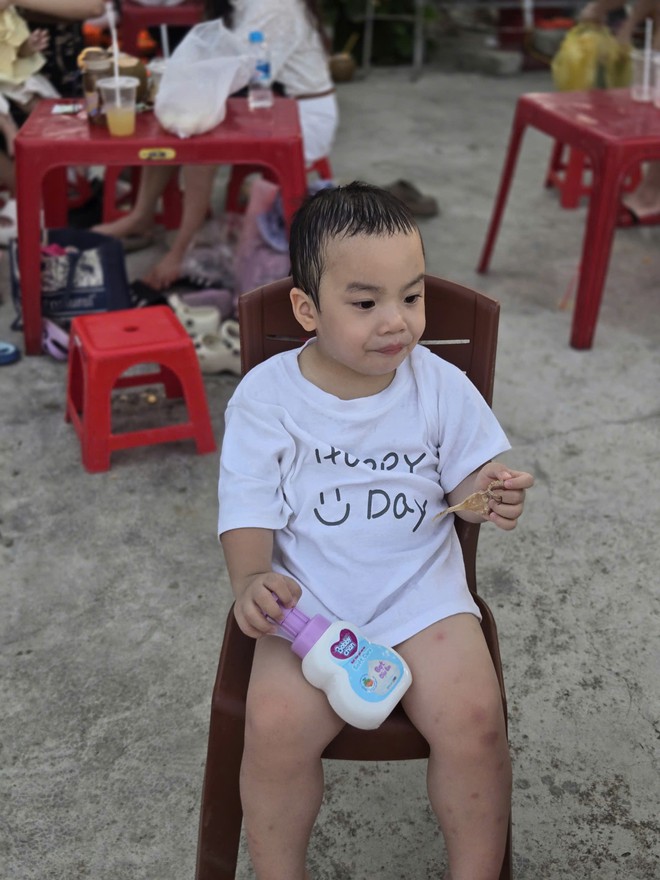 Review sau khi d&ugrave;ng hết 4 hộp bọt tắm gội Bobbychan nh&agrave; Unicharm cho b&eacute; 3 tuổi: Tiện khi chăm b&eacute; 1 m&igrave;nh, kh&aacute; hao nhưng gi&aacute; th&agrave;nh hợp l&yacute; - Ảnh 8.