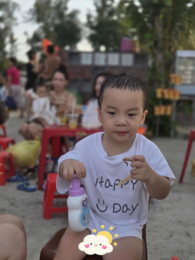 Review sau khi d&ugrave;ng hết 4 hộp bọt tắm gội Bobbychan nh&agrave; Unicharm cho b&eacute; 3 tuổi: Tiện khi chăm b&eacute; 1 m&igrave;nh, kh&aacute; hao nhưng gi&aacute; th&agrave;nh hợp l&yacute; - Ảnh 4.