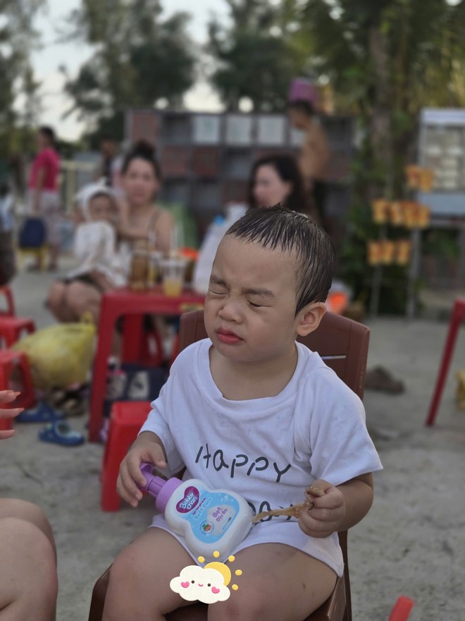Review sau khi d&ugrave;ng hết 4 hộp bọt tắm gội Bobbychan nh&agrave; Unicharm cho b&eacute; 3 tuổi: Tiện khi chăm b&eacute; 1 m&igrave;nh, kh&aacute; hao nhưng gi&aacute; th&agrave;nh hợp l&yacute; - Ảnh 3.