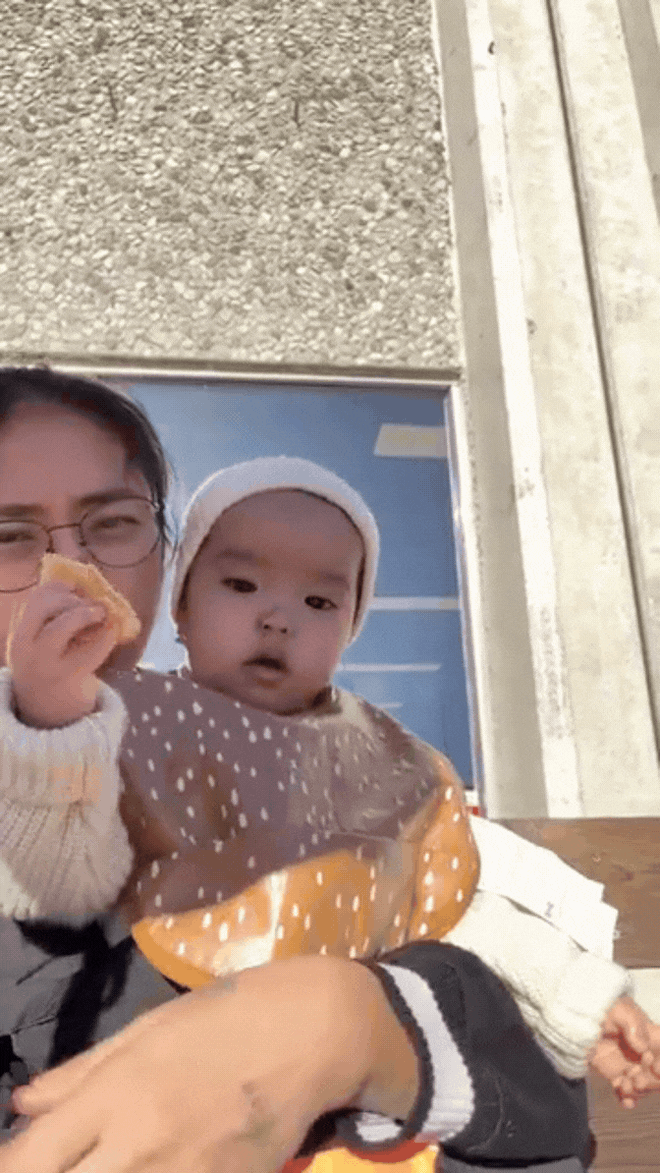 Ng&ocirc; Thanh V&acirc;n đưa con g&aacute;i đi mua đồ ăn, d&acirc;n t&igrave;nh đua nhau hỏi về chi tiết đ&aacute;ng lo - Ảnh 1.