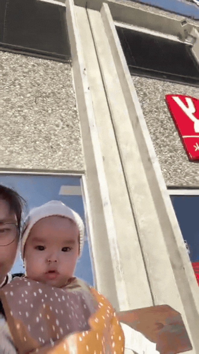 Ng&ocirc; Thanh V&acirc;n đưa con g&aacute;i đi mua đồ ăn, d&acirc;n t&igrave;nh đua nhau hỏi về chi tiết đ&aacute;ng lo - Ảnh 2.