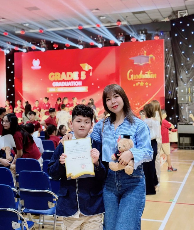 Con trai Mạnh Trường trổ tài rửa hết cả "núi" bát đĩa, bà xã nam diễn viên "thả thính": "Con dâu tương lai đã yên tâm chưa?" - Ảnh 5.