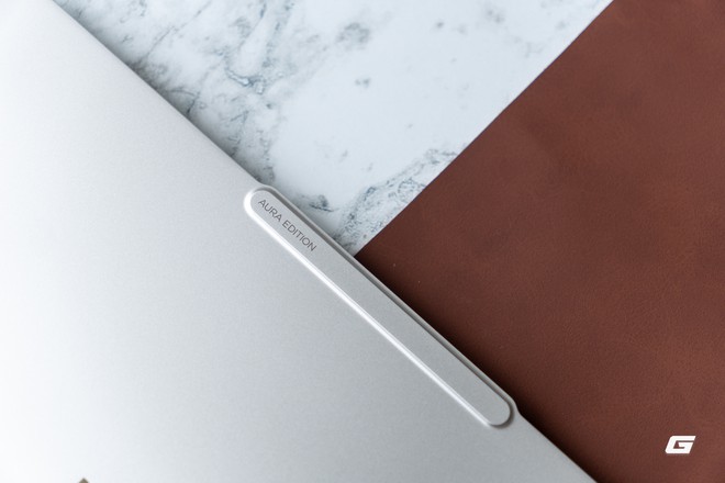 Trên tay Lenovo Yoga Slim 7 Gen 11 Aura Edition: Nhẹ tênh trên một tay, Core Ultra 7 355 dư sức đáp ứng công việc hằng ngày, Aura Edition nhiều tính năng thông minh- Ảnh 1.
