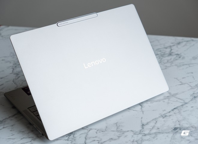 Trên tay Lenovo Yoga Slim 7 Gen 11 Aura Edition: Nhẹ tênh trên một tay, Core Ultra 7 355 dư sức đáp ứng công việc hằng ngày, Aura Edition nhiều tính năng thông minh- Ảnh 2.