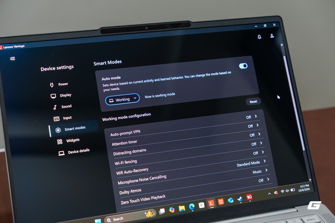 Trên tay Lenovo Yoga Slim 7 Gen 11 Aura Edition: Nhẹ tênh trên một tay, Core Ultra 7 355 dư sức đáp ứng công việc hằng ngày, Aura Edition nhiều tính năng thông minh- Ảnh 17.