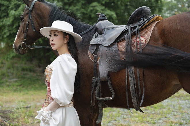 Hoa hậu Ho&agrave;ng Thu Thủy: L&agrave; gi&aacute;m đốc, MC song ngữ, gửi 1 th&ocirc;ng điệp tới phụ nữ nghe chỉ thấy đ&uacute;ng- Ảnh 1.