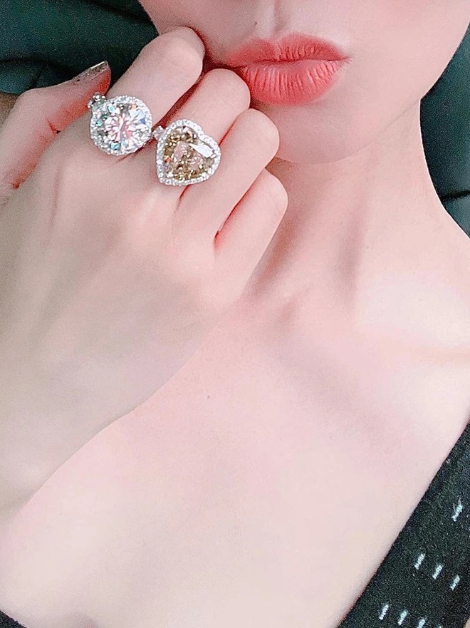 Mỹ nh&acirc;n showbiz Việt: Người d&ugrave;ng k&eacute;t sắt đựng kim cương, người tụt mood l&agrave; ti&ecirc;u tiền tỷ- Ảnh 5.