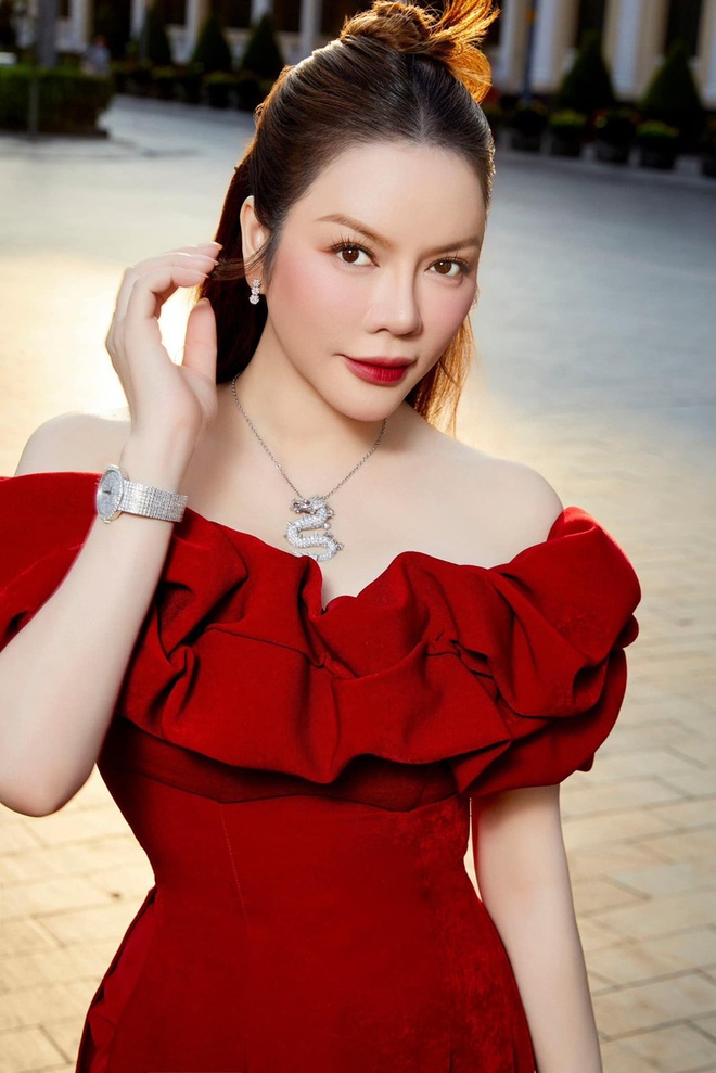 Mỹ nh&acirc;n showbiz Việt: Người d&ugrave;ng k&eacute;t sắt đựng kim cương, người tụt mood l&agrave; ti&ecirc;u tiền tỷ- Ảnh 1.