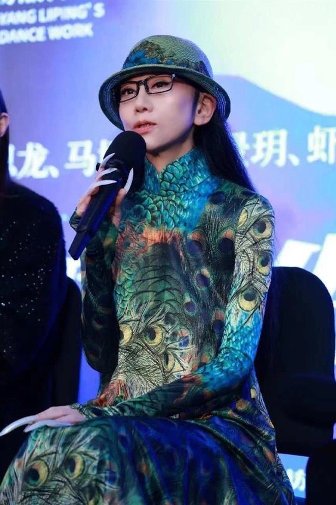 "Chim c&ocirc;ng l&agrave;ng m&uacute;a" Dương Lệ B&igrave;nh U70 vẫn d&aacute;ng thẳng lưng thon: Rất chăm d&ugrave;ng 2 "m&oacute;n" để nu&ocirc;i dưỡng kh&iacute; huyết, bổ nội tiết- Ảnh 1.