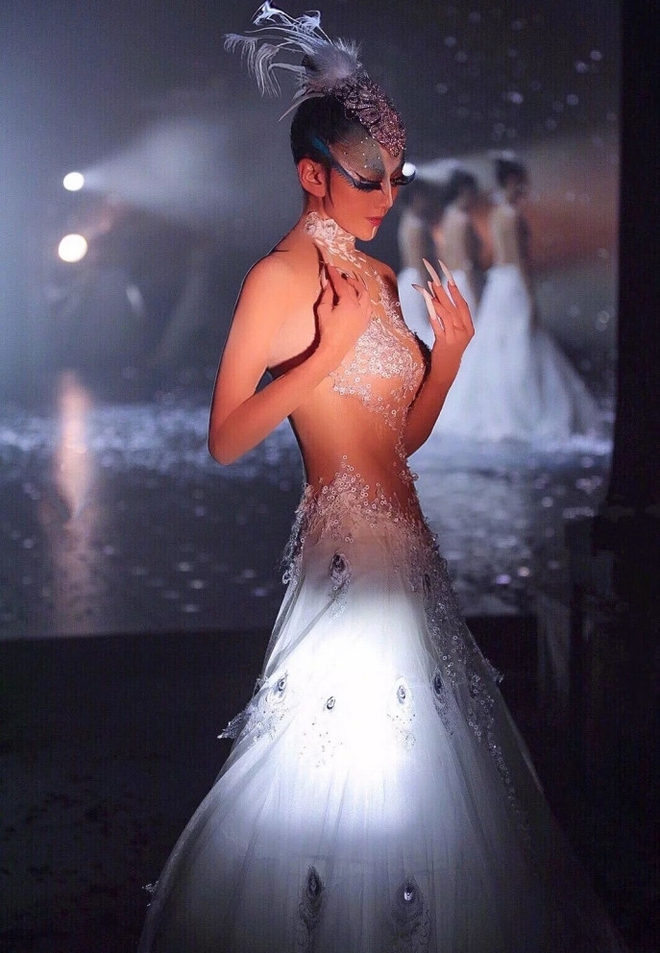 "Chim c&ocirc;ng l&agrave;ng m&uacute;a" Dương Lệ B&igrave;nh U70 vẫn d&aacute;ng thẳng lưng thon: Rất chăm d&ugrave;ng 2 "m&oacute;n" để nu&ocirc;i dưỡng kh&iacute; huyết, bổ nội tiết- Ảnh 2.