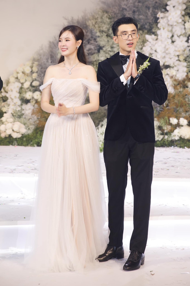 Midu nhận l&agrave;m thư k&yacute;, nhường mọi sự ch&uacute; &yacute; cho chồng- Ảnh 5.