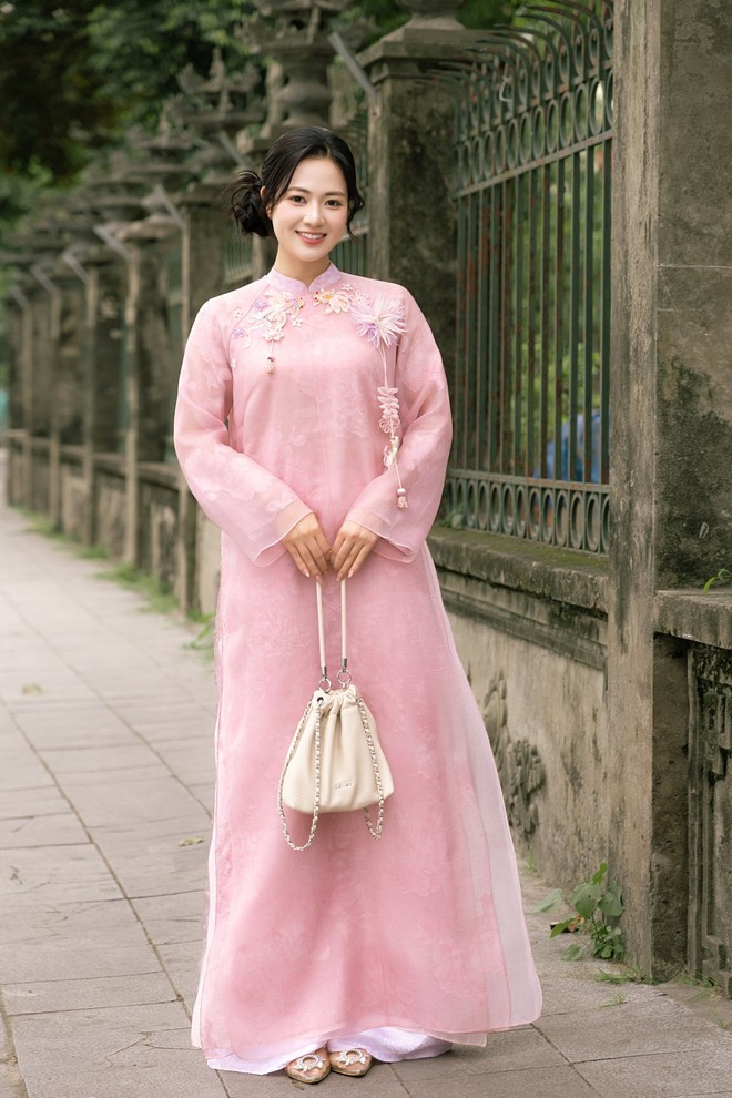 Huyền Lizzie đọ sắc với 2 đàn em, netizen chắc nịch “bộ 3 đẹp nhất VTV” đây chứ đâu- Ảnh 10.