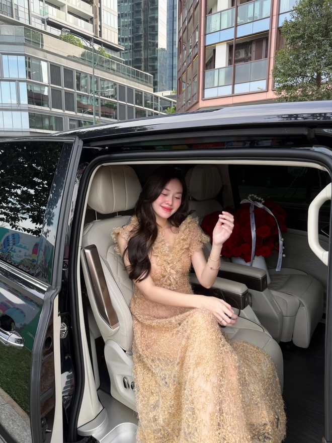 &Aacute; hậu Việt lộ th&ecirc;m hint đang mang thai - Ảnh 4.