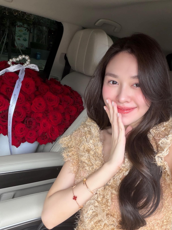 &Aacute; hậu Việt lộ th&ecirc;m hint đang mang thai - Ảnh 2.