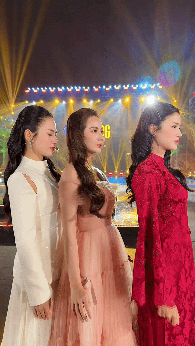 Huyền Lizzie đọ sắc với 2 đàn em, netizen chắc nịch “bộ 3 đẹp nhất VTV” đây chứ đâu- Ảnh 1.
