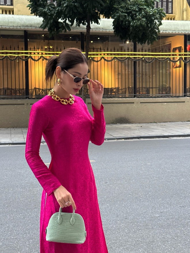 Tết nhất Chi Pu đeo v&agrave;ng nặng người, fan vội hỏi tr&ecirc;n cổ đang l&agrave; mấy chục c&acirc;y?- Ảnh 2.