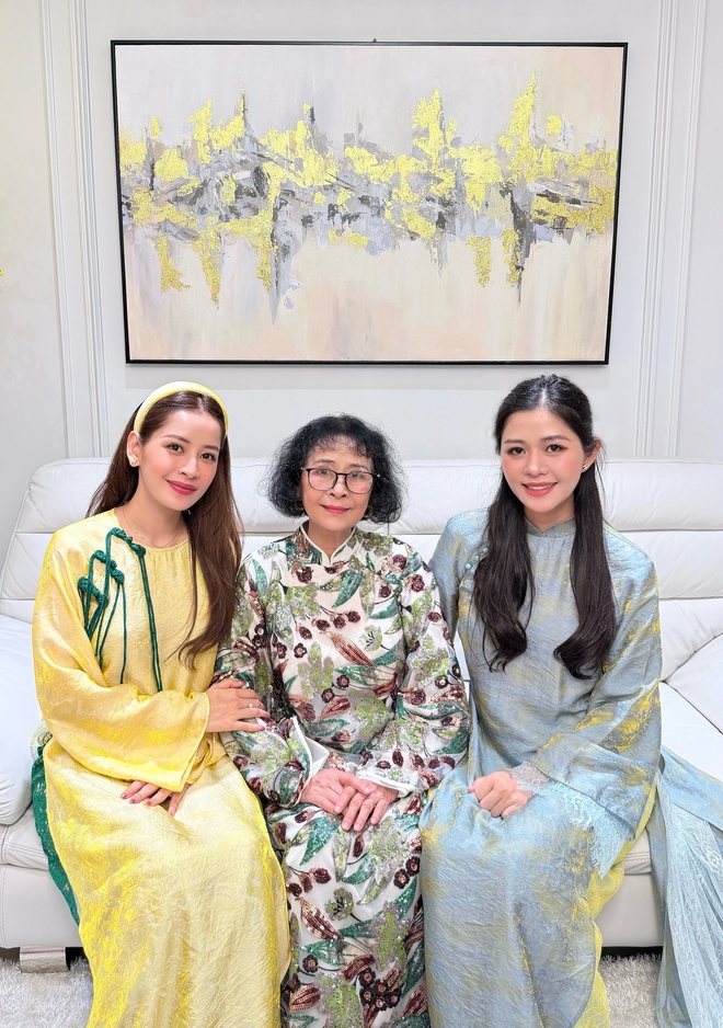 Tết nhất Chi Pu đeo v&agrave;ng nặng người, fan vội hỏi tr&ecirc;n cổ đang l&agrave; mấy chục c&acirc;y?- Ảnh 11.