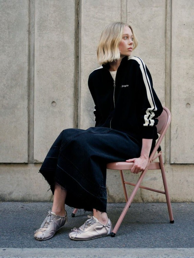 Hot trend 2026 gọi t&ecirc;n gi&agrave;y satin: Từ gi&agrave;y b&uacute;p b&ecirc; tới sneakers đều xinh cỡ n&agrave;y, bảo sao MXH m&ecirc; đắm!- Ảnh 34.