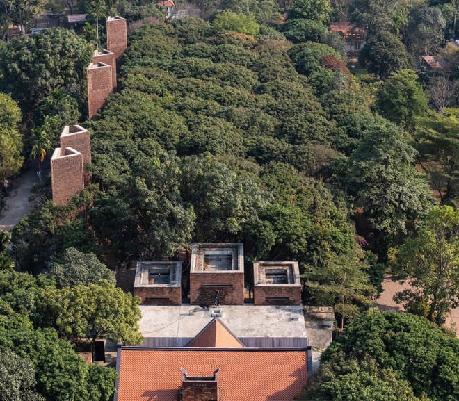 Cuộc sống của 2 "vua hài kịch" nổi tiếng nhất Việt Nam, sở hữu nhà thờ trăm tỷ, thích ăn dưa muối, cá khô- Ảnh 4. Cuộc sống của 2 "vua hài kịch" nổi tiếng nhất Việt Nam, sở hữu nhà thờ trăm tỷ, thích ăn dưa muối, cá khô- Ảnh 4.