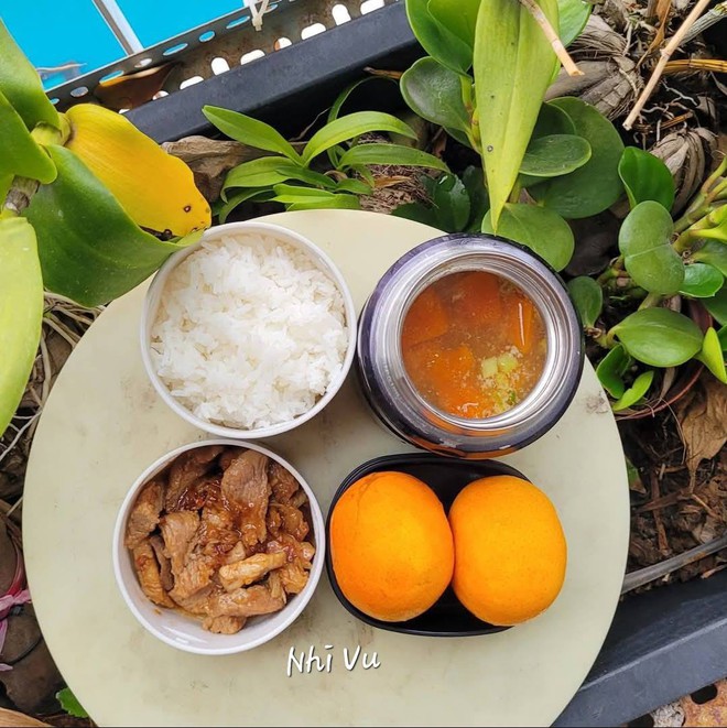 Mẹ TP HCM ph&aacute;t động &ldquo;chiến dịch nấu cơm 15 ph&uacute;t mỗi s&aacute;ng&rdquo; cho con mang đi học, phản ứng của b&eacute; g&aacute;i khiến mẹ ngỡ ng&agrave;ng- Ảnh 4.