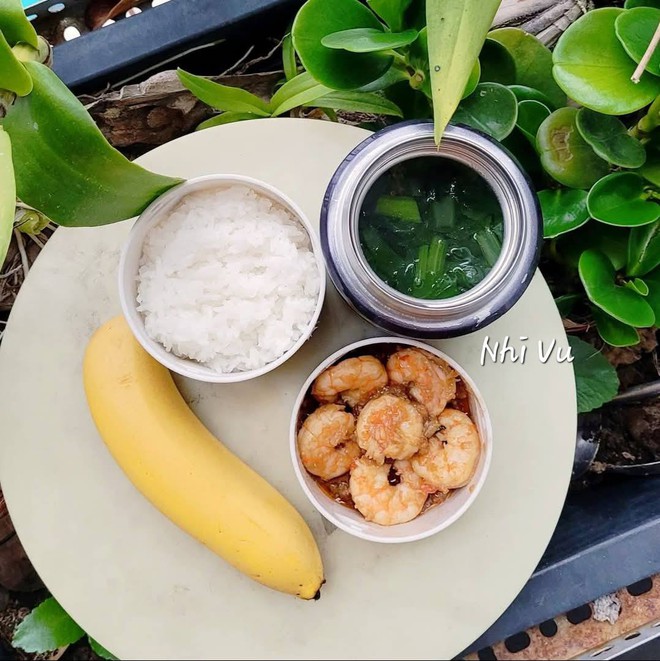 Mẹ TP HCM ph&aacute;t động &ldquo;chiến dịch nấu cơm 15 ph&uacute;t mỗi s&aacute;ng&rdquo; cho con mang đi học, phản ứng của b&eacute; g&aacute;i khiến mẹ ngỡ ng&agrave;ng- Ảnh 3.