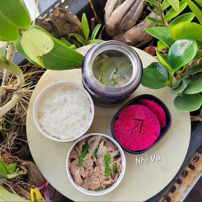 Mẹ TP HCM ph&aacute;t động &ldquo;chiến dịch nấu cơm 15 ph&uacute;t mỗi s&aacute;ng&rdquo; cho con mang đi học, phản ứng của b&eacute; g&aacute;i khiến mẹ ngỡ ng&agrave;ng- Ảnh 14.