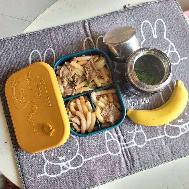 Mẹ TP HCM ph&aacute;t động &ldquo;chiến dịch nấu cơm 15 ph&uacute;t mỗi s&aacute;ng&rdquo; cho con mang đi học, phản ứng của b&eacute; g&aacute;i khiến mẹ ngỡ ng&agrave;ng- Ảnh 19.